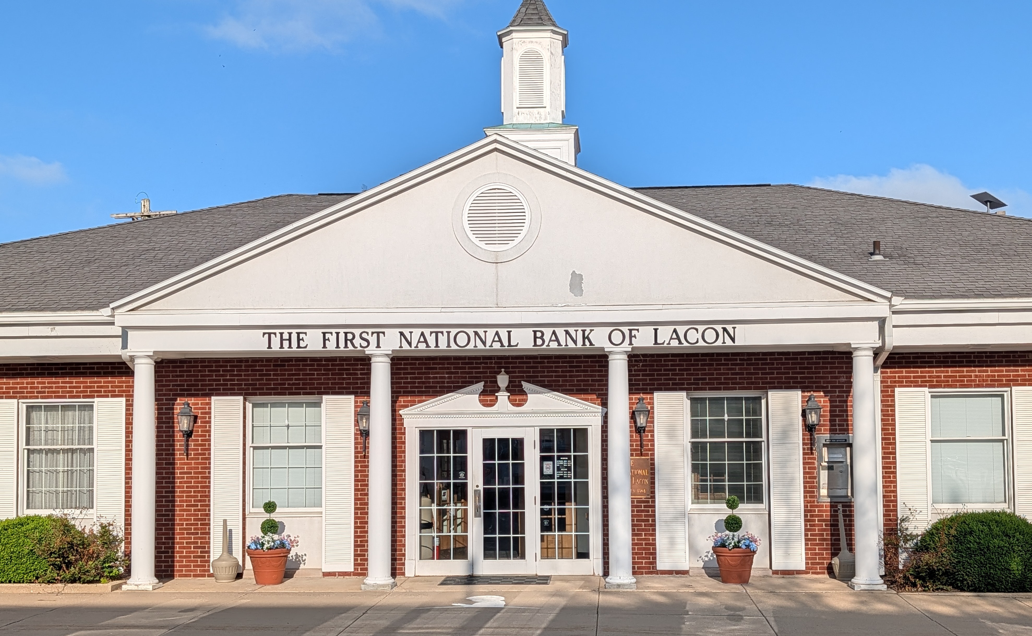 FNB Lacon main office exterior photo